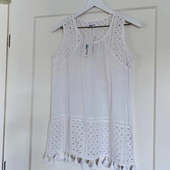 Pure Nordic Beach Cover-Up - Picture 1 of 8